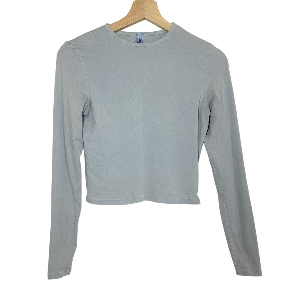 SKIMS Women's MEDIUM Light Blue Long Sleeve Crop Top Shirt Stretch Minimalist